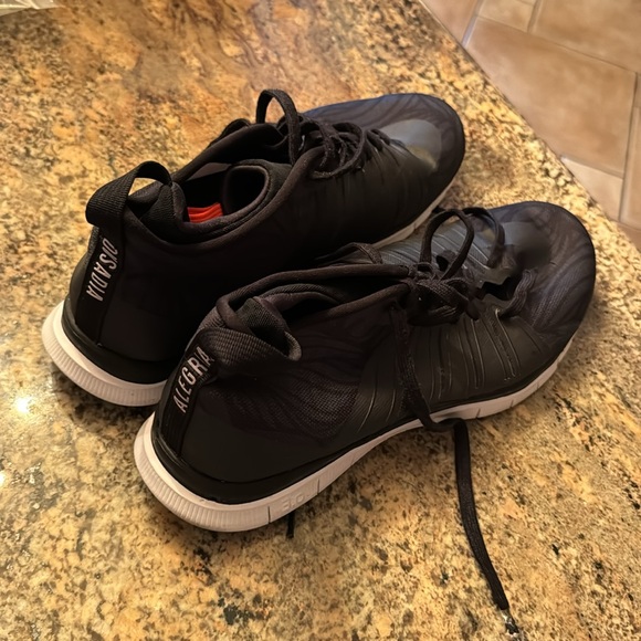 Men’s Nike Shoes - Picture 2 of 5